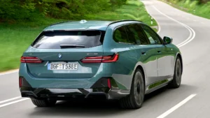 BMW i5 eDrive40 Touring Heckansicht