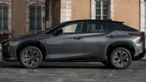 Lexus RZ 450e Seitenansicht