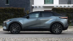Toyota C-HR+ Seitenansicht