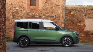 Ford E-Torneo Courier Seitenansicht
